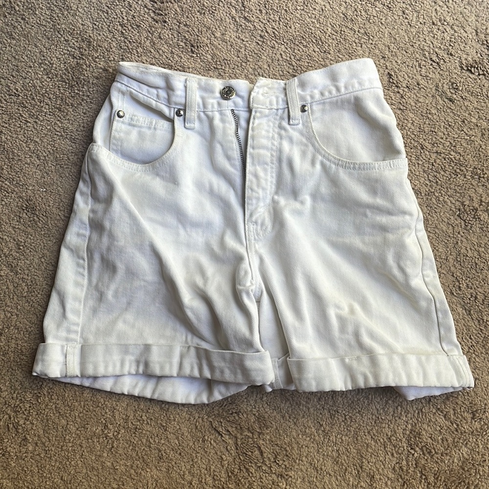 Vintage 80s/90s White Denim Levi’s Mom High Waisted Shorts